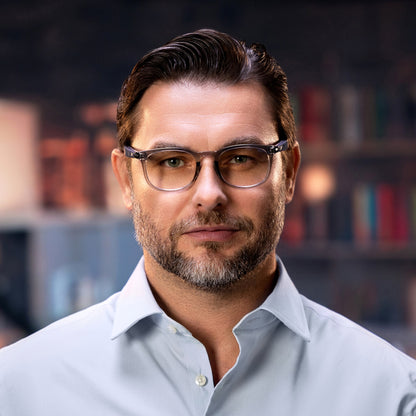 Man wearing Reebok Thunder smart glasses